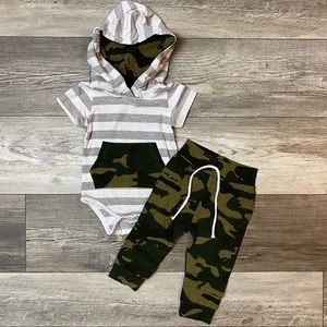 Baby boys Camo and stripe onesie and pants set NEW